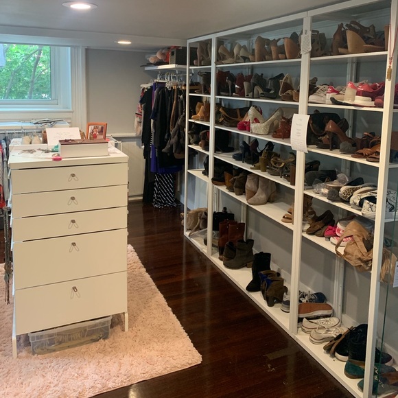 Meet your Posher - Picture 3 of 5